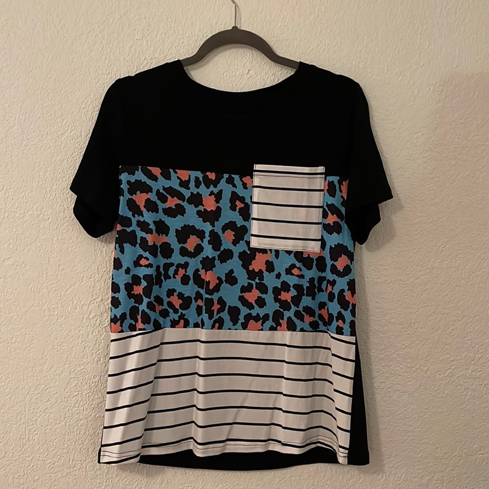 Multi design tee, Size small